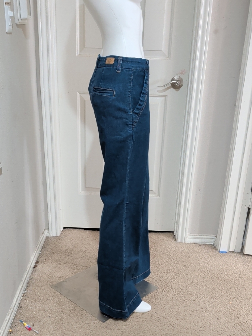 Sofia Jean by Sofia Vergara Stylish Dark Blue Flared Jeans Women's 8 - Picture 2 of 8